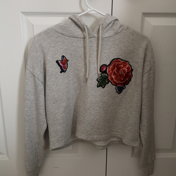 Forever 21 cropped gray hoodie with flower detail - Picture 1 of 5